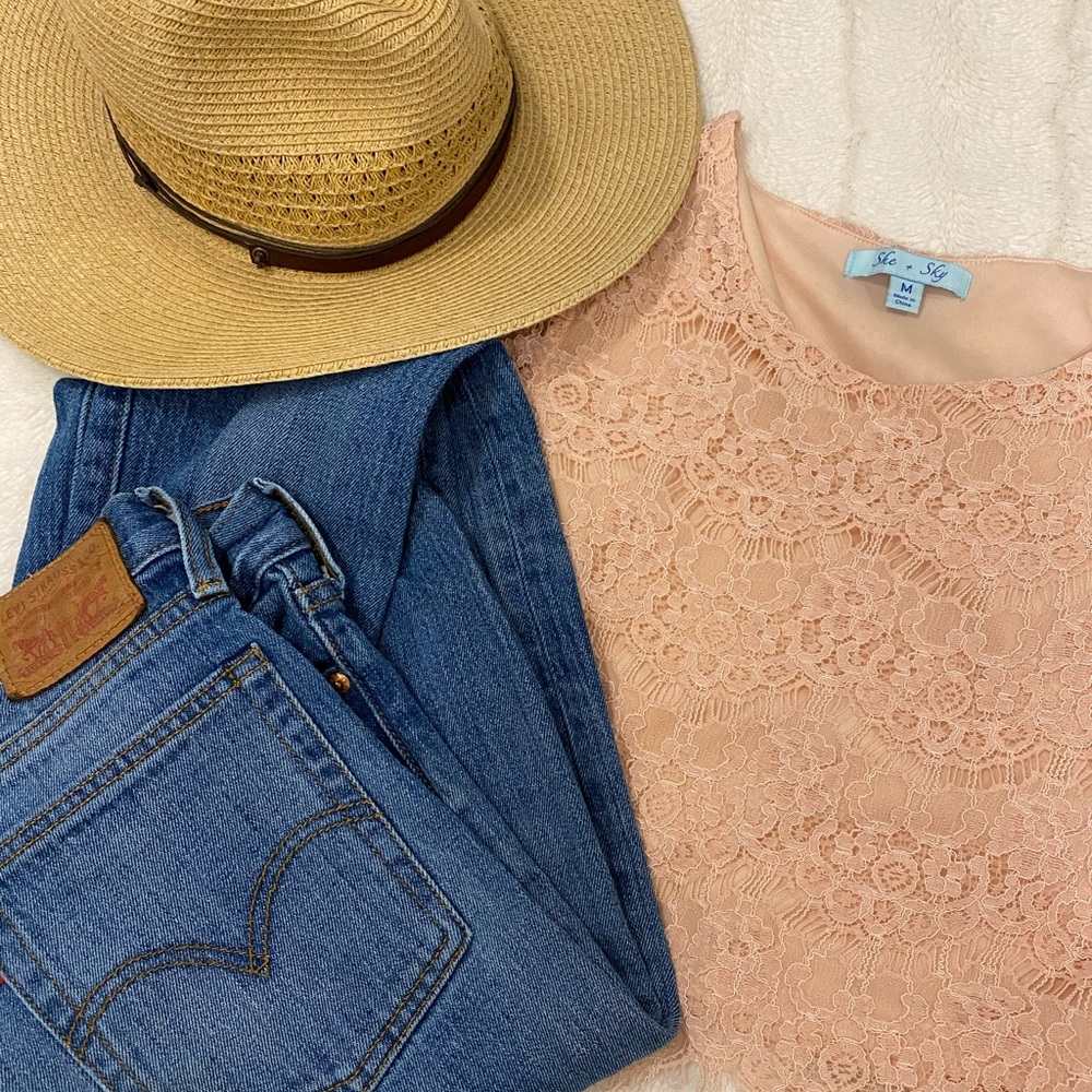 Lace crop top 8/10 condition.